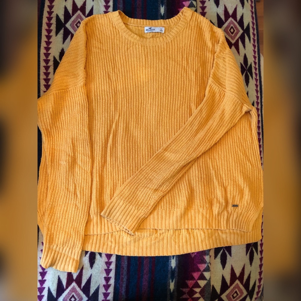 Holister sweater